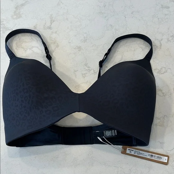 SKIMS Wireless Form Lightly Lined T-Shirt Demi Bra in Onyx Leopard Micro Print - Picture 3 of 13